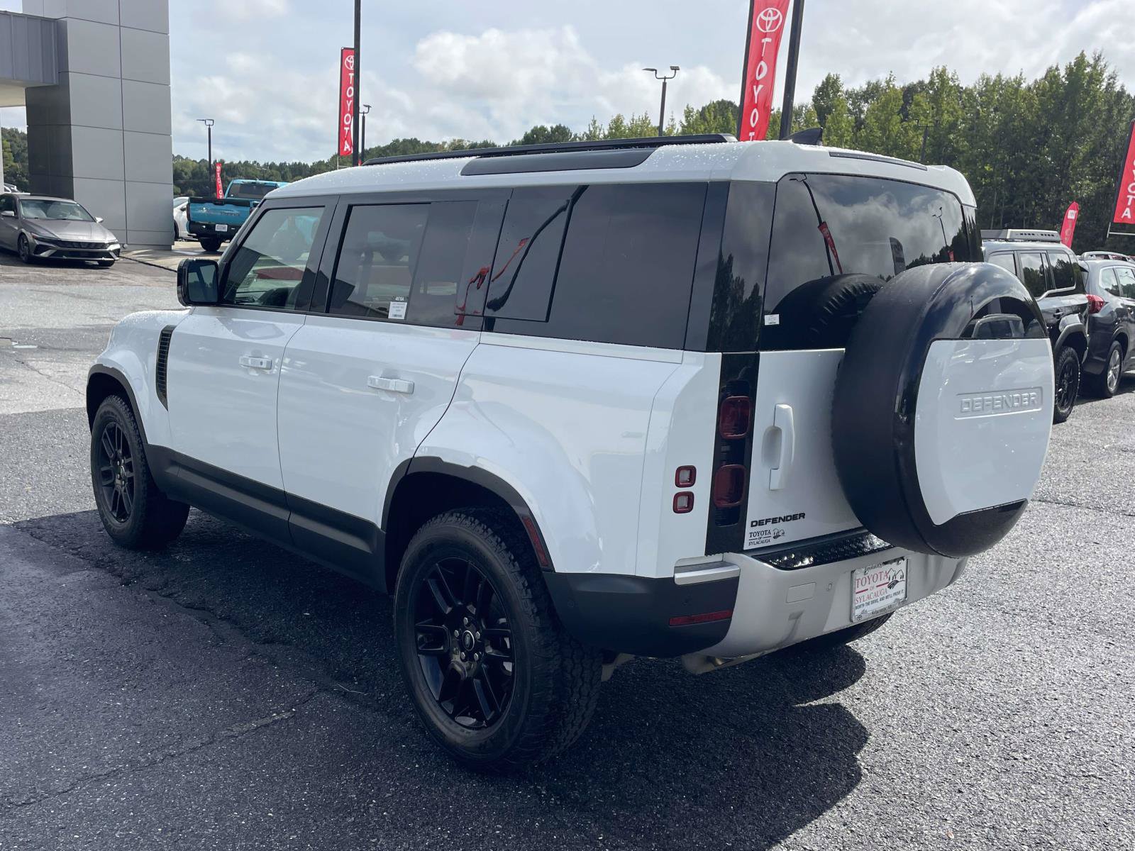 Used 2025 Land Rover Defender 110 S AWD/4WD image 4
