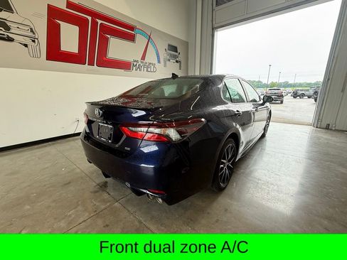 Used 2022 Toyota Camry SE FWD image 3