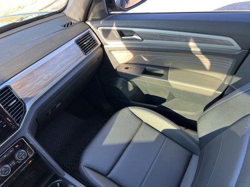 Used 2023 Volkswagen Atlas Cross Sport SE w/ Panoramic Sunroof Package image 27