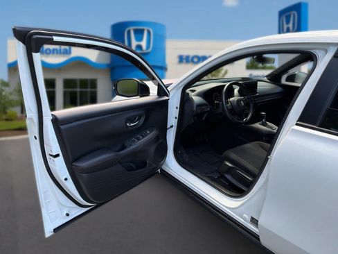 Used 2023 Honda HR-V Sport image 11