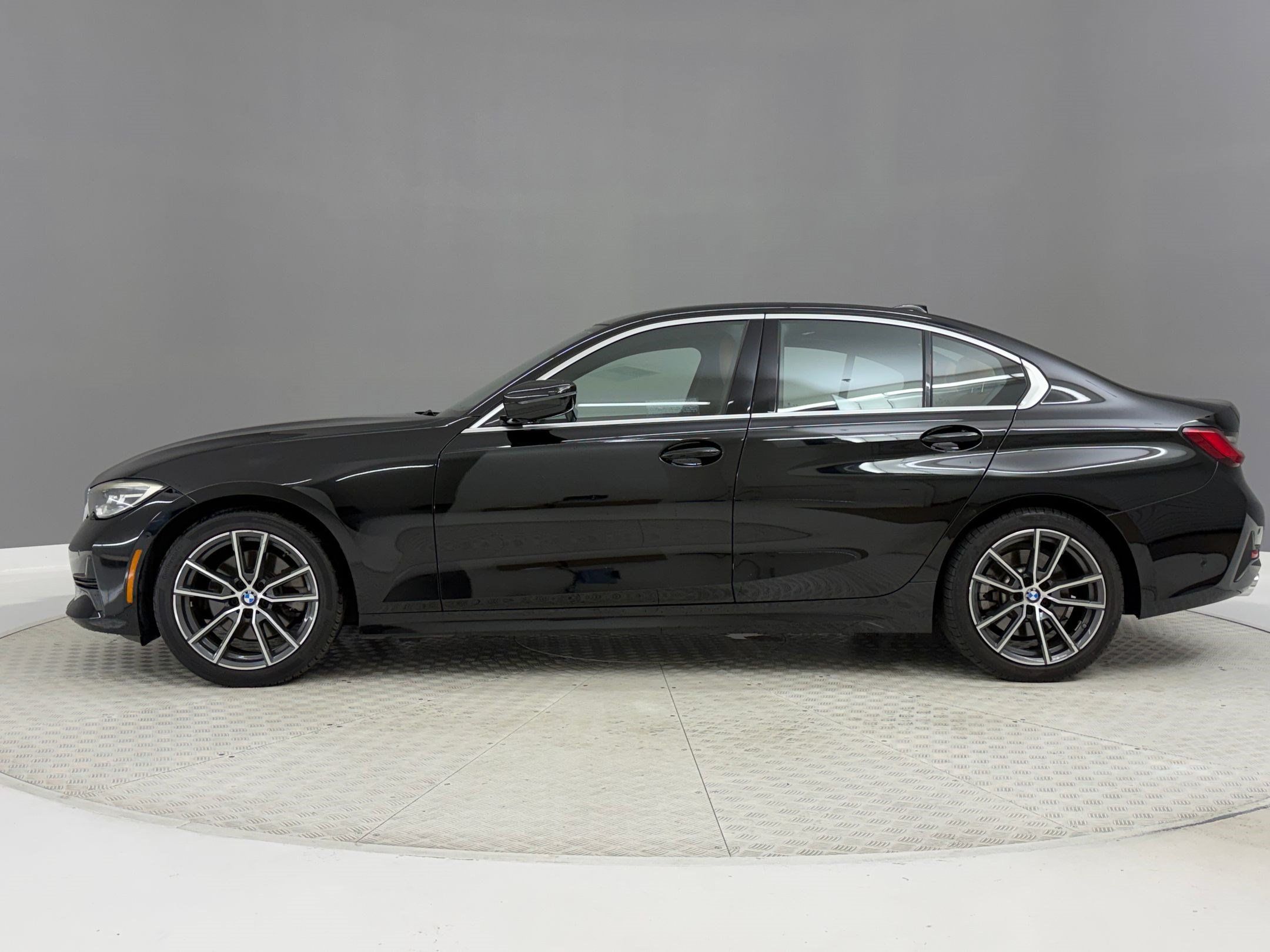 Used 2019 BMW 330i Sedan w/ Premium Package RWD image 2