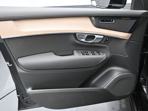 New 2026 Volvo XC90 B6 Plus w/ Protection Package Premier image 23