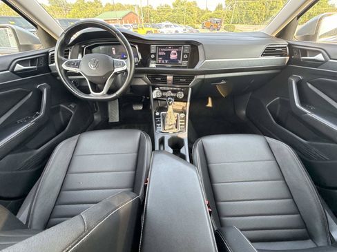 Used 2024 Volkswagen Jetta SE FWD image 15