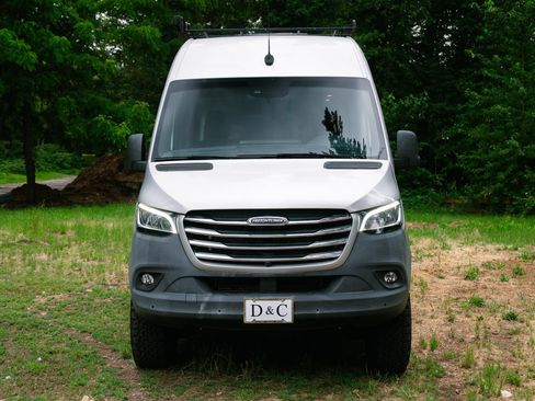 Used 2020 Freightliner Sprinter 2500 AWD/4WD image 2