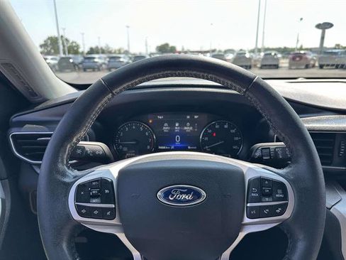 Used 2021 Ford Explorer XLT w/ Equipment Group 202A AWD/4WD image 17