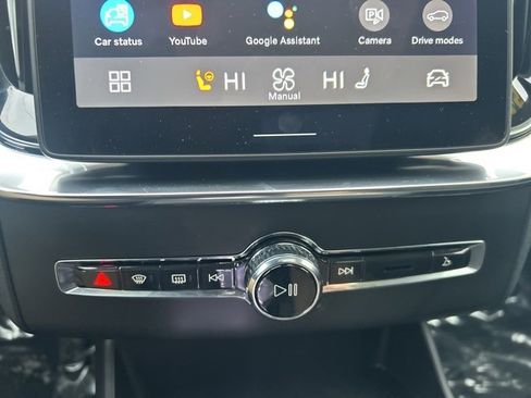 Certified 2025 Volvo XC90 B6 Plus image 24