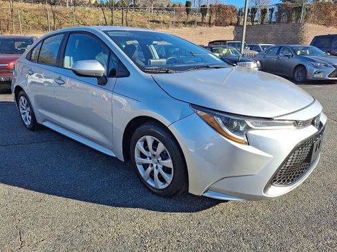 Used 2021 Toyota Corolla LE image 3