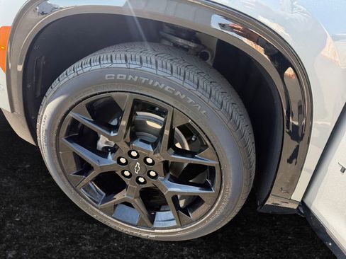 Certified 2024 Chevrolet Traverse RS w/ LPO, Floor Liner Package image 9