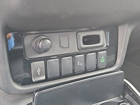 Used 2020 Mitsubishi Outlander SE image 26