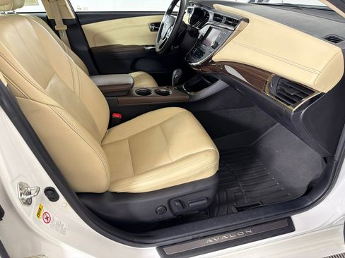 Used 2014 Toyota Avalon Limited image 15