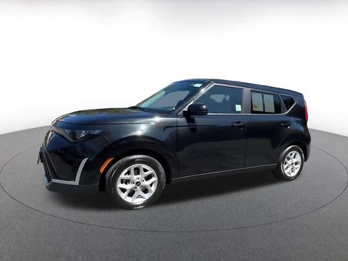 Used 2025 Kia Soul LX w/ LX Technology Package FWD image 8