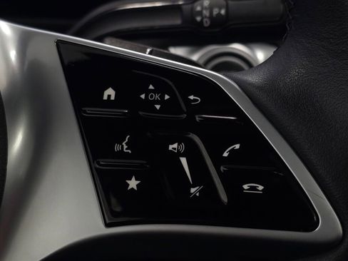 Used 2025 Mercedes-Benz GLB 250 4MATIC image 40