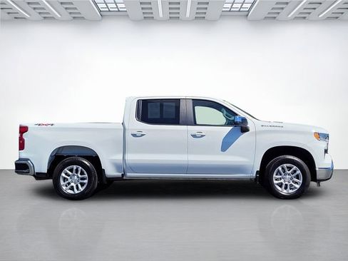 Used 2025 Chevrolet Silverado 1500 LT AWD/4WD image 3