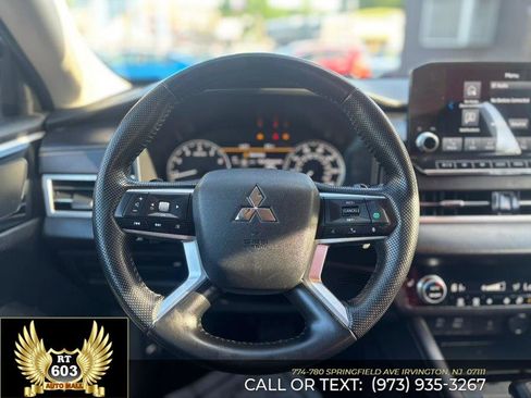 Used 2024 Mitsubishi Outlander AWD image 12
