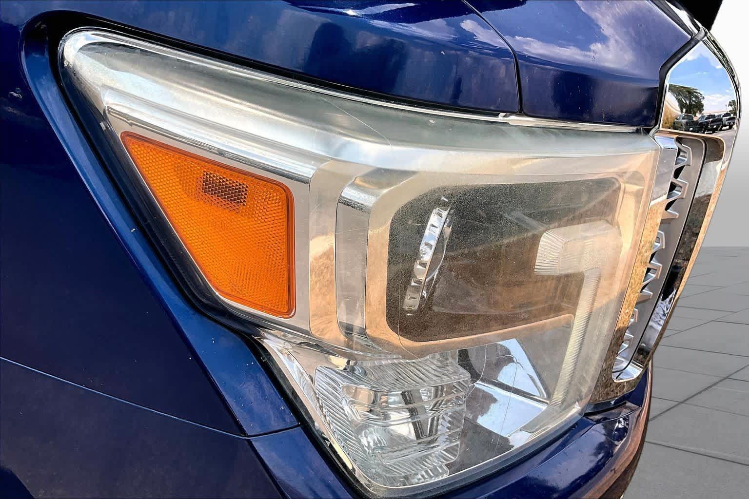 Used 2017 Nissan Titan SL AWD/4WD image 28