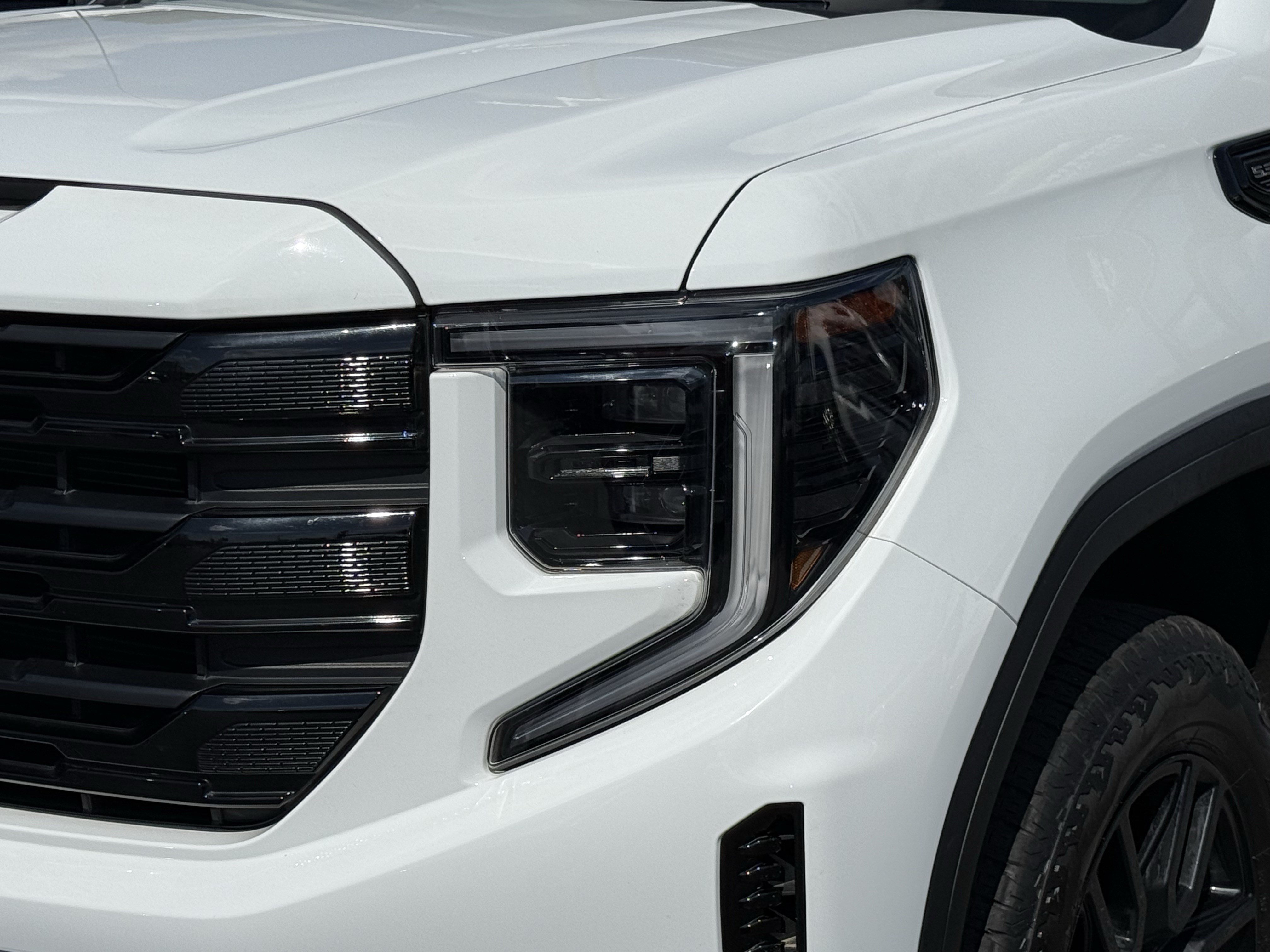 Used 2025 GMC Sierra 1500 Elevation w/ Elevation Premium Package AWD/4WD image 6