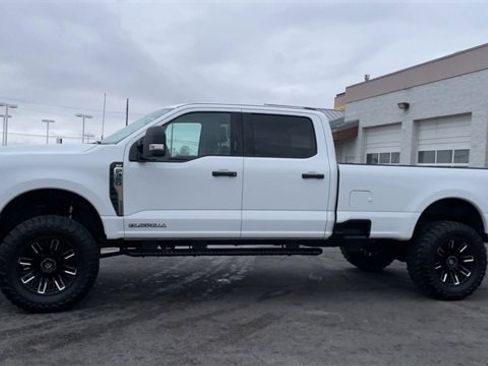 Used 2023 Ford F350 XLT image 6