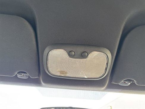 Used 2012 Dodge Avenger SE image 13