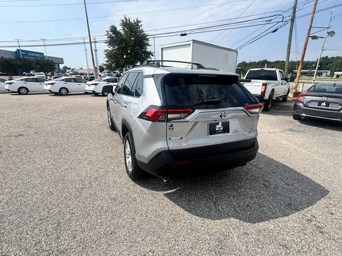 Used 2020 Toyota RAV4 XLE AWD/4WD image 19