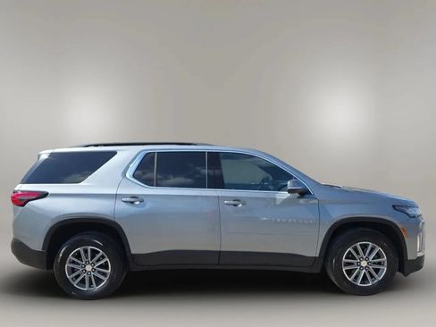 Used 2023 Chevrolet Traverse LT FWD image 9