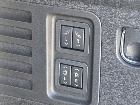 Used 2025 Buick Enclave Sport Touring w/ Power Package image 20