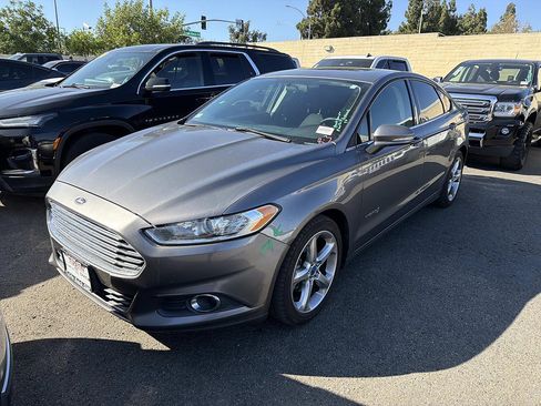Used 2013 Ford Fusion SE FWD image 4