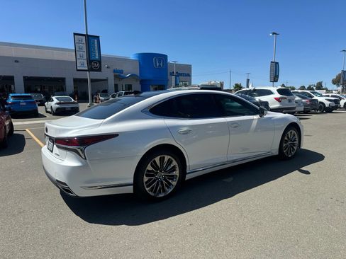 Used 2018 Lexus LS 500 w/ Luxury Package RWD image 3