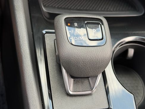 Used 2025 Nissan Rogue S FWD image 24