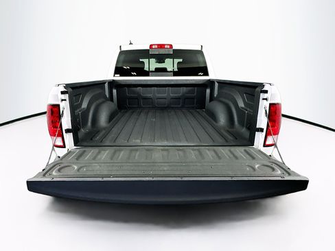 Used 2017 RAM 1500 Big Horn RWD image 28