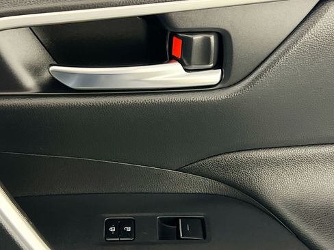 Used 2022 Toyota RAV4 SE image 32