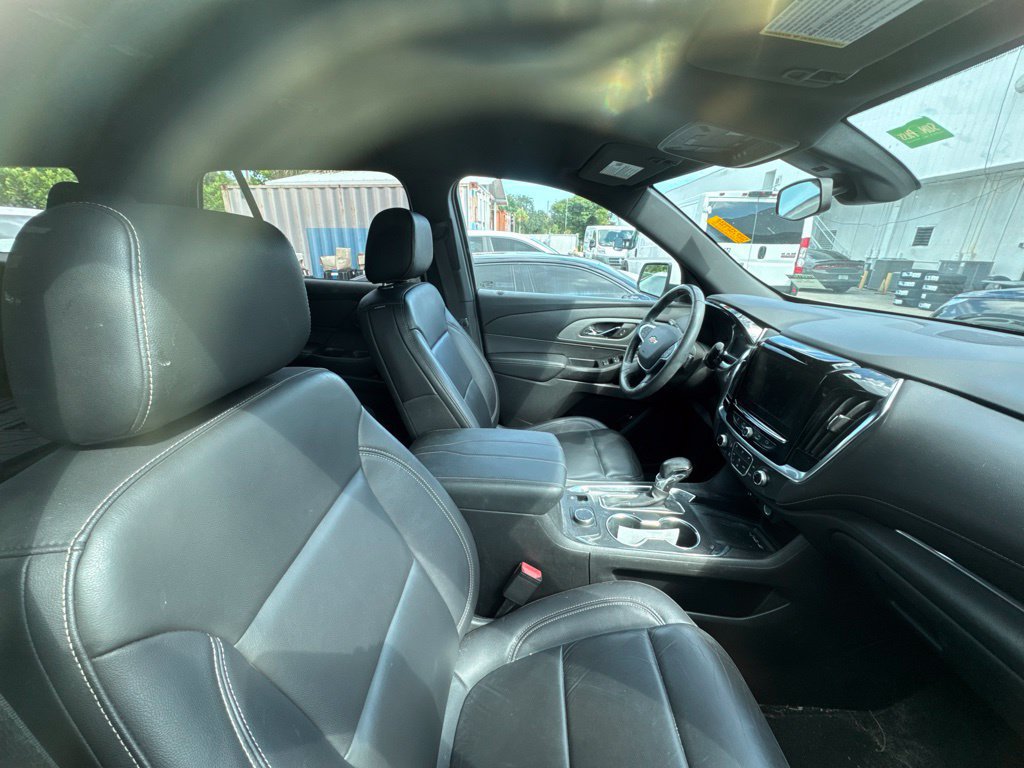 Used 2022 Chevrolet Traverse LT FWD image 12