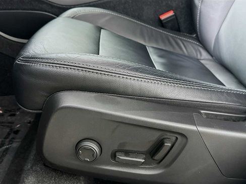 Used 2023 Volvo XC40 B4 Core w/ Convenience Package image 18