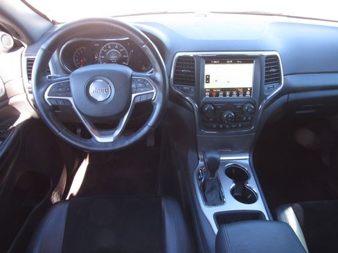 Used 2018 Jeep Grand Cherokee Altitude image 17
