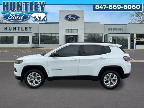 Used 2025 Jeep Compass Latitude w/ Sun & Sound Group image 7