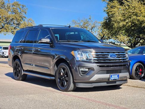 Used 2021 Ford Expedition XLT image 3