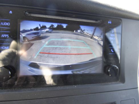 Used 2017 Toyota Sienna LE image 10