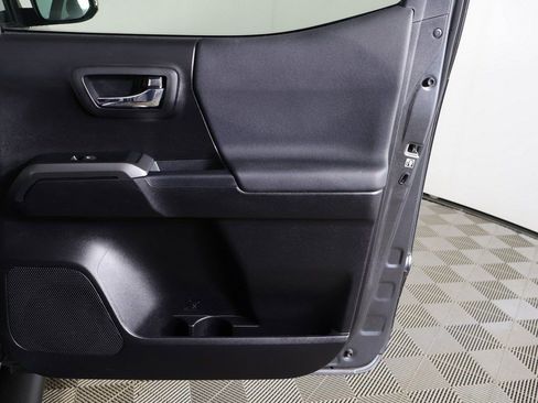 Used 2019 Toyota Tacoma TRD Off-Road image 21