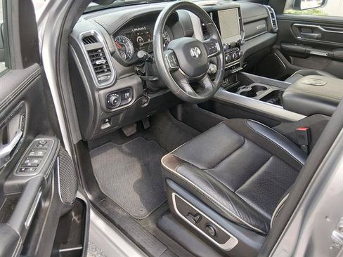 Used 2024 RAM 1500 Laramie AWD/4WD image 9