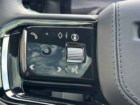 Certified 2025 Land Rover Range Rover Velar Dynamic SE image 28