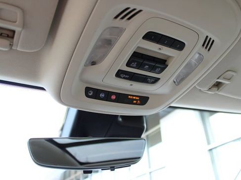 Used 2022 Buick Envision Avenir w/ Technology Package II FWD image 16