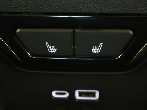 Used 2023 GMC Sierra 1500 AT4 w/ Technology Package image 50