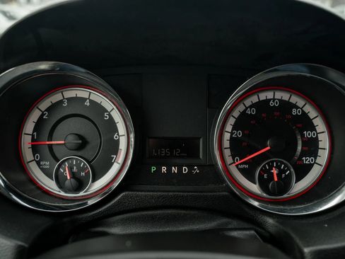 Used 2019 Dodge Grand Caravan SE w/ UConnect Hands-Free Group image 17