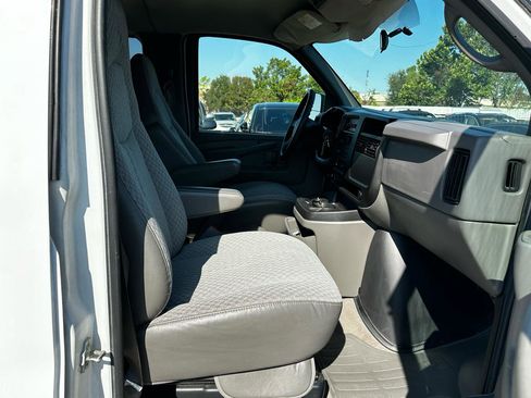 Used 2006 Chevrolet Express 3500 Passenger w/ LT Preferred Equipment Group RWD image 34