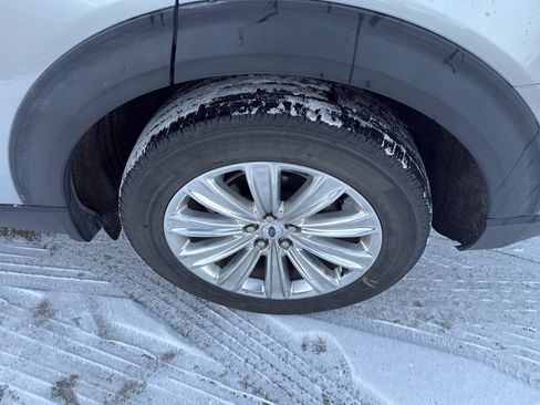 Used 2021 Ford Explorer Limited w/ Equipment Group 301A image 9