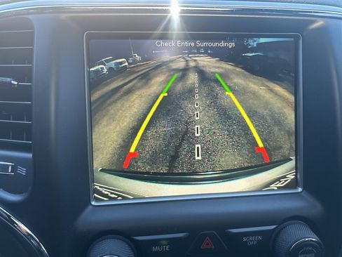 Used 2018 Jeep Grand Cherokee Altitude image 23