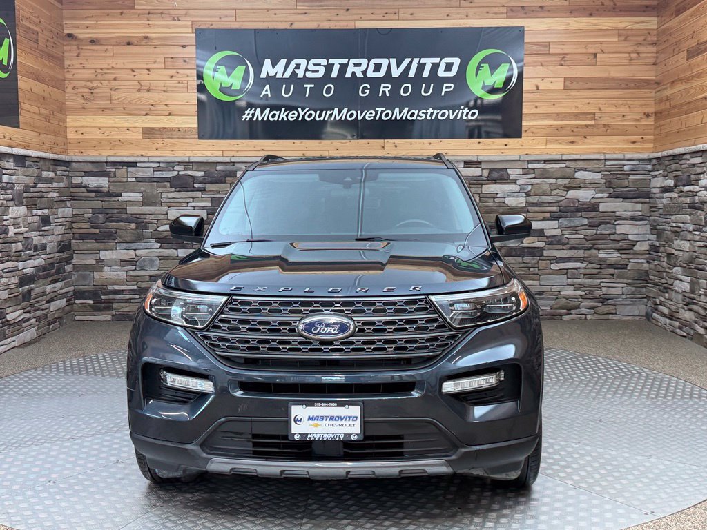 Used 2022 Ford Explorer XLT w/ Equipment Group 202A AWD/4WD image 4