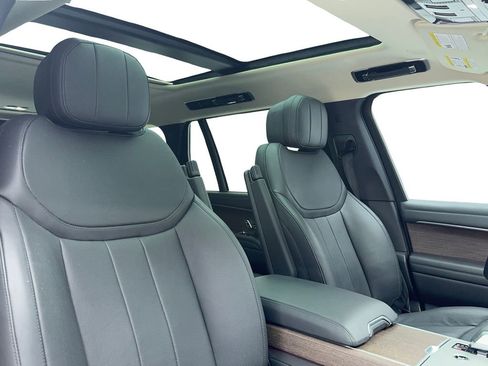 Used 2024 Land Rover Range Rover Long Wheelbase SE image 45