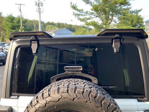 Used 2020 Jeep Wrangler Unlimited Rubicon w/ Dual Top Group AWD/4WD image 36