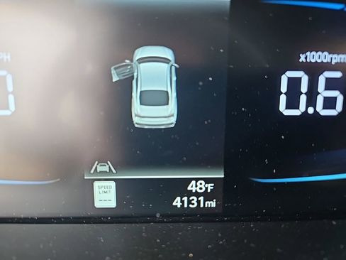 Used 2025 Hyundai Elantra Sport image 3