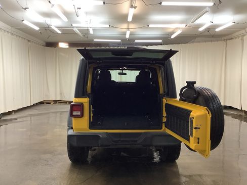 Used 2019 Jeep Wrangler Unlimited Sport S AWD/4WD image 9
